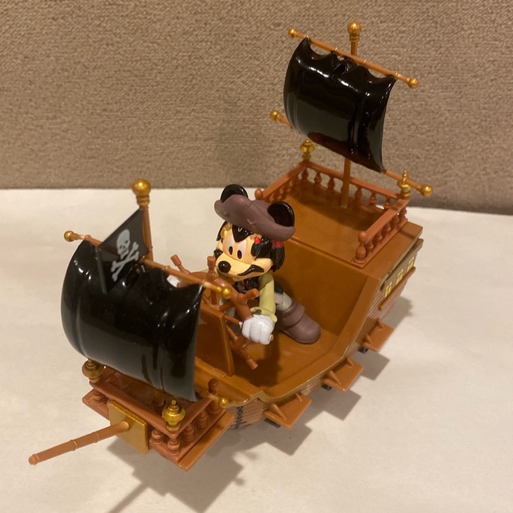 Disney Pirates of the Caribbean Ship Mickey Mouse Pirate Pull Back Boat Toy Car
